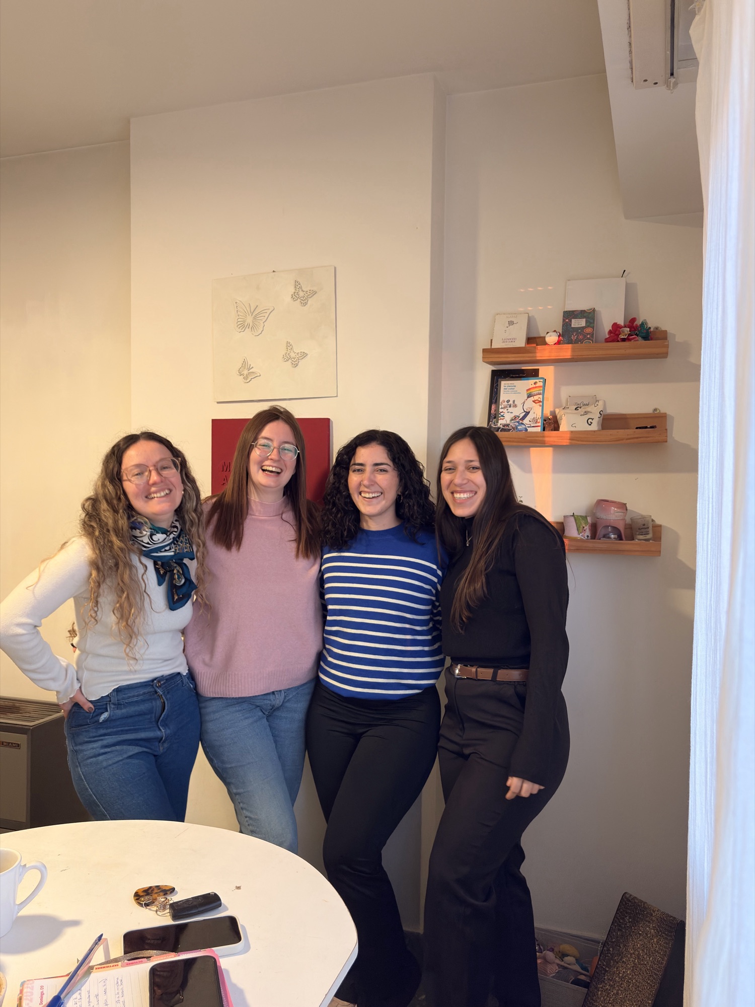 El equipo de ClickeAdas juntas en el estudio